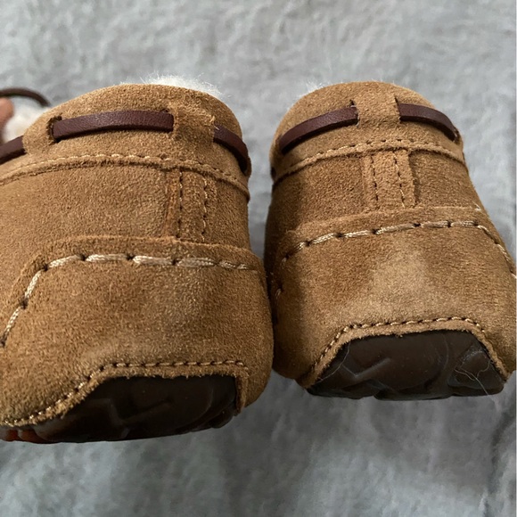 UGG Women's Dakota Moccasins - Picture 11 of 13